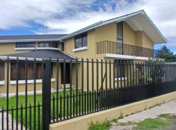 Casa de 6 habitaciones, Quito · De Oportunidad: Vendo Propiedad de Dos Casas Adosadas Sector de Capelo, Valle de Los Chillos