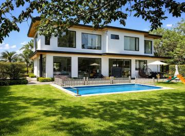 Casa · 434m² · 4 Habitaciones · 4 Estacionamientos · Casa de Lujo en Renta en Puembo Cerca Club Arrayanes con Piscina