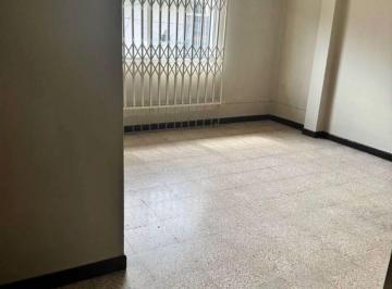 Suite de 1 habitación, Guayaquil · Urdesa Central a 2 Cuadras de La Víctor Emilio Estrada Calle con Portón Cerrado