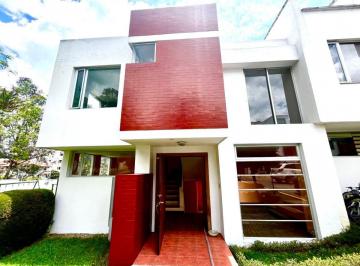 Casa de 4 habitaciones, Quito · Casa en El Condado con Alto Potencial de Remodelación | 273 m² | Conjunto Privado
