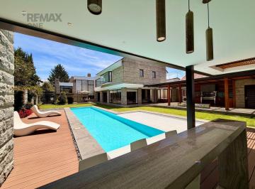 Casa · 1243m² · 6 Habitaciones · 8 Estacionamientos · En Venta Casa de Lujo en Urbanización Privada Cuenca