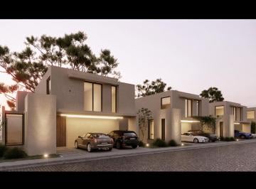 Casa · 250m² · 4 Estacionamientos · Casa de Venta Ubicada Dentro de un Increíble Proyecto Rodeado de Árboles y Naturaleza. Sendero