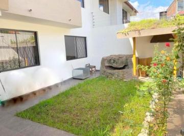 Casa · 220m² · 3 Habitaciones · 2 Estacionamientos · Gran Oportunidad Casa en Venta Para Vivienda y Negocio Cerca El Centro de Cuenca Ec.