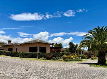 Casa de 4 habitaciones, Quito · Vendo Casa Residencia en Pakakuna Gardens de Una Sola Planta No Adosada con Jardín Exclusivo