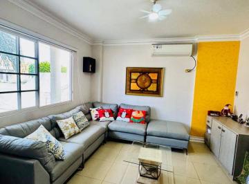 Casa de 4 habitaciones, Manta · En Venta, Casa de 4 Habitaciones en Urbanización Exclusiva de Manta
