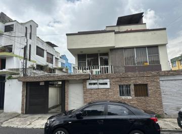 Casa · 469m² · 3 Estacionamientos · En Venta: Propiedad Rentera - Sector La Luz