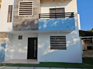 Casa de 3 habitaciones, Portoviejo · Vendo Casa con Piscina y Área Social Dentro de Urbanización Privada
