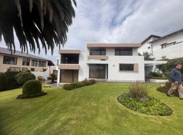 Casa · 450m² · 4 Habitaciones · 3 Estacionamientos · Casacasa en Venta Miravalle 2