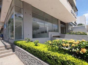 Local comercial · 136m² · 2 Estacionamientos · Alquiler de Local Comercial Esquinero – Alta Exposición