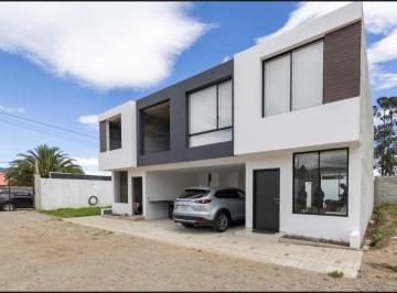 Casa · 165m² · 3 Habitaciones · 2 Estacionamientos · Casa en Puembo