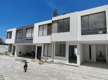 Casa · 165m² · 3 Habitaciones · 2 Estacionamientos · Casa en Puembo