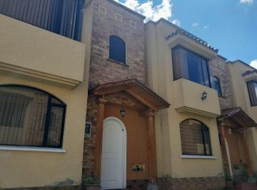 Casa de 4 habitaciones, Quito · A Dos Cuadras de La Av Occidental, El Condado, Oportunidad, Amplia Casa en Conjunto