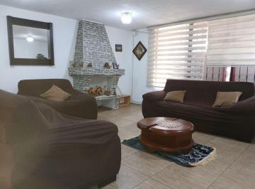 Casa de 4 habitaciones, Quito · Oportunidad de Inversión: Casa de 3 Niveles con Amplios Ambientes en El Sector 23 de Junio