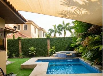 Casa de 3 habitaciones, Guayaquil · Alta Plusvalia en Laguna Azul: Venta Casa Moderna con Piscina y Jacuzzi