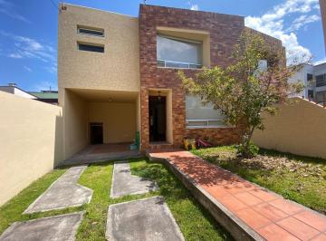 Casa · 140m² · 3 Habitaciones · 2 Estacionamientos · Casa en Carcelén