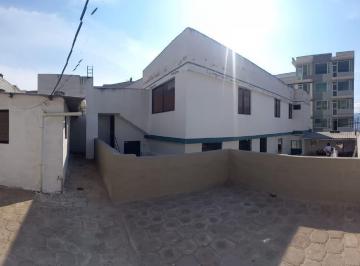 Casa · 135m² · 3 Habitaciones · 2 Estacionamientos · Vendo Casa por San Jose de Moran Calle de Las Guindas y Manuela Saens