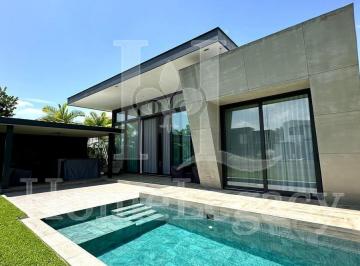 Casa · 420m² · 4 Habitaciones · 3 Estacionamientos · Venta de Casa con Piscina Interna en Isla Mocoli Vía a Samborondón Ad