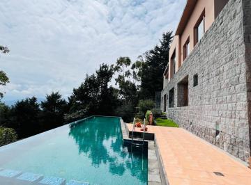 Casa · 692m² · 4 Habitaciones · 6 Estacionamientos · Casa en Venta Independiente, Urbanización Sierra del Moral, Lomas de Monteserrín