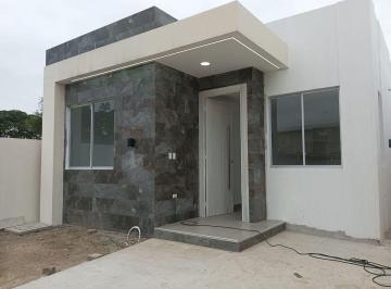 Casa de 2 habitaciones, Portoviejo · Vendo Casa de un Solo Piso, con Losa de Hormigon y Proyección a Segundo Piso
