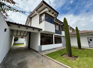 Casa de 4 habitaciones, Quito · Casa en Venta 370 m² en Jardines de La Pampa