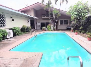 Casa de 4 habitaciones, Guayaquil · Hermosa Casa Esquinera de Venta en Urdesa