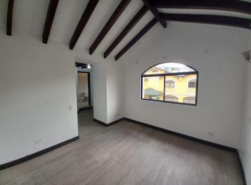 Casa de 4 habitaciones, Quito · Venta Linda Casa 191 m², 4 Dorm., 45 m² Patio, Terrazas, Piscina Cumbaya, Univ. San Francisco