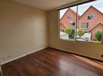 Casa · 200m² · 3 Habitaciones · 2 Estacionamientos · Venta Casa San Juan de Cumbayá Amplia 200 m. 3 Dorm. $200.000