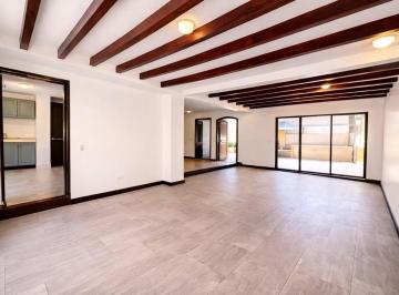 Casa · 191m² · 4 Habitaciones · 2 Estacionamientos · Casa de 265 m² en Venta en Cumbayá Cerca de Usfq y Paseo San Francisco