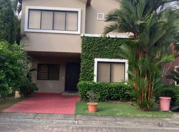 Casa de 4 habitaciones, Guayaquil · Alquiler de Casa Amoblada en Urbanización Ciudad Celeste - Etapa Cristalina