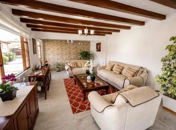 Casa · 220m² · 3 Habitaciones · 2 Estacionamientos · Casa en Renta en Tumbaco Cerca a Ventura Mall