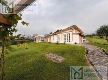 Hacienda-Quinta · 344m² · 4 Habitaciones · 6 Estacionamientos · Finca en Cayambe - Casa Principal y de Visitas. Airbnb