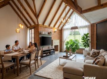 Casa de 3 habitaciones, Quito · ¡Tu Casa Ideal en Pomasqui! El Hogar Que Hará La Vida de Tu Familia Más Fácil.