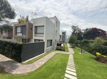 Casa de 3 habitaciones, Quito · Casa en Venta Sector Cumbayá Ruta Viva