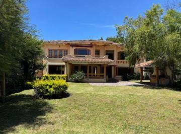 Casa de 4 habitaciones, Quito · Venta Casa Urbanización La Viña