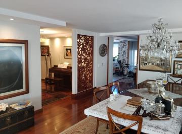 Departamento de 2 habitaciones, Quito · González Suárez, Vendo Departamento 245 m², Dos Dorm. con Baño C/u, 2 Garajes, Bodega, Vista.