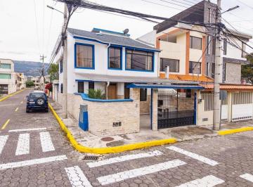 Casa de 3 habitaciones, Quito · Casa en Venta Conocoto