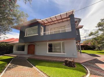 Casa de 3 habitaciones, Quito · Vendo Casa Independiente en Urbanizacíon Privada en San Patricio Cumbayá