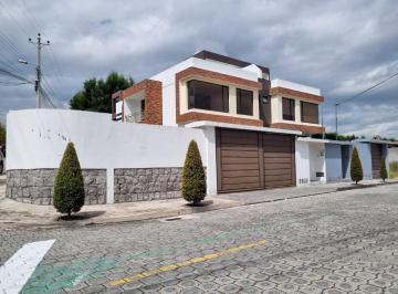 Casa de 3 habitaciones, Quito · Casa en Venta Cashapamba - Valle de Los Chillos