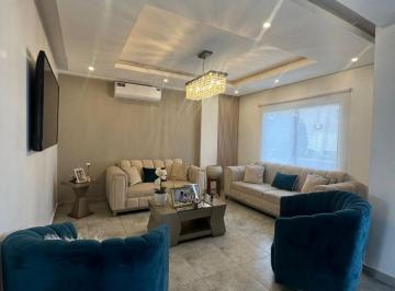 Casa de 3 habitaciones, Guayaquil · Elegante Casa Amoblada en Alquiler con Generador