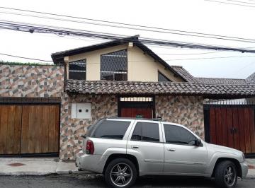 Casa · 354m² · 3 Habitaciones · 3 Estacionamientos · Casa en El Inca