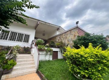 Casa de 5 habitaciones, Guayaquil · Oportunidad Única – Casa Rentable con Locales Comerciales en Ceibos (Gim)