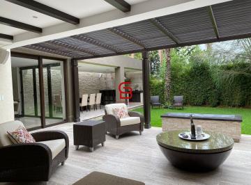Casa · 1100m² · 4 Habitaciones · 5 Estacionamientos · Casas en Venta de 3 Dorm. – Rancho San Francisco, Conjunto Privado