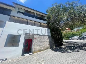 Casa · 302m² · 3 Habitaciones · 2 Estacionamientos · Hermosa Casa de Venta Dentro de Conjunto, en Guapulo