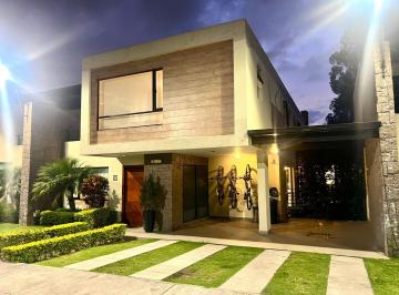 Casa · 255m² · 4 Habitaciones · 3 Estacionamientos · Mv - Sector Pacho Salas, Tumbaco en Venta Casa 4d 255 m² Jardín 166,86 m²
