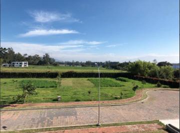 Terreno / Lote · 1m² · Terreno Totalmente Plano Ubicado Dentro de Exclusiva Urbanización Sector Parque Puembo