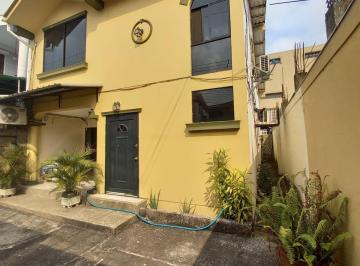 Casa de 4 habitaciones, Guayaquil · Casa Rentera en Venta en Garzota II - A. Berrones