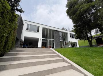 Casa · 363m² · 3 Habitaciones · 8 Estacionamientos · Casa de Venta Ubicada en El Sector de La Viña, Conjunto Exclusivo, Buen Jardín