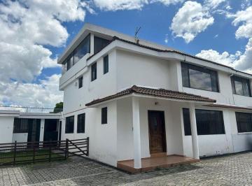 Casa de 4 habitaciones, Quito · Casa de Venta Mirasierra Valle de Los Chillos