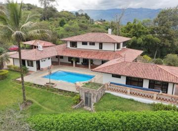 Hacienda-Quinta · 30000m² · 7 Habitaciones · 40 Estacionamientos · Lujosa Finca en Venta con 30.000 M&sup2;t Sector Gualdéleg –yunguilla Cuenca Ec.