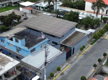 Casa de 3 habitaciones, Quito · Oportunidad Única en Calderón Espacio, Comodidad y Potencial en Una Sola Propiedad